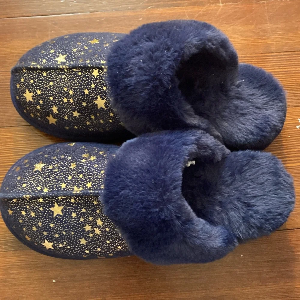 Slippers - Picture 1 of 3